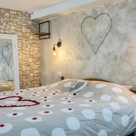 L'escapade Enchantee - Spa, Cheminee Et Cinema