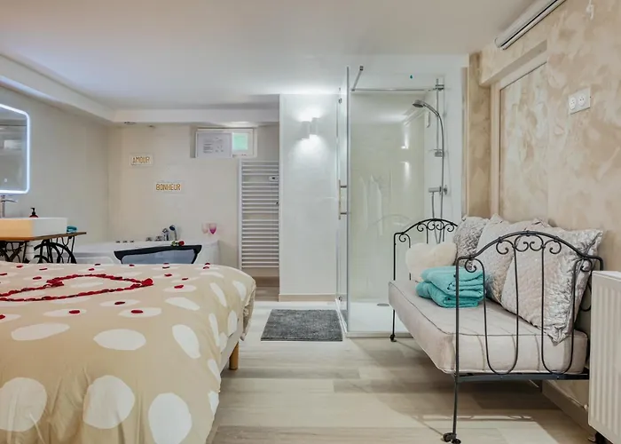 L'escapade Enchantée - Spa, Cheminée Et Cinéma