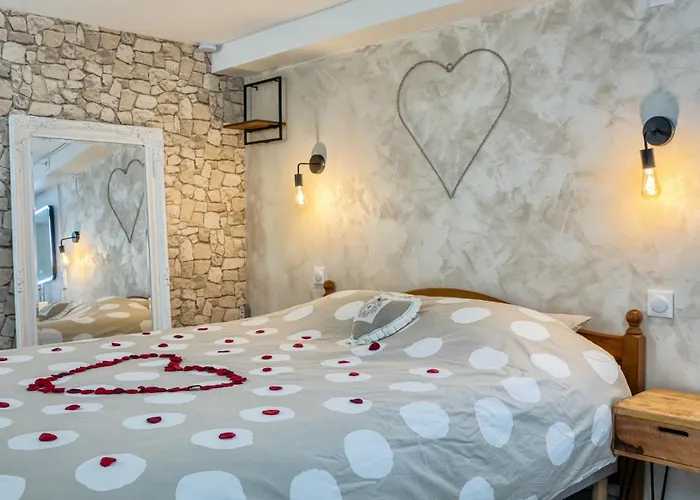 L'escapade Enchantée - Spa, Cheminée Et Cinéma