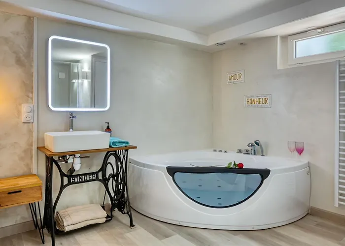 Appartamento L'escapade Enchantée - Spa, Cheminée Et Cinéma *